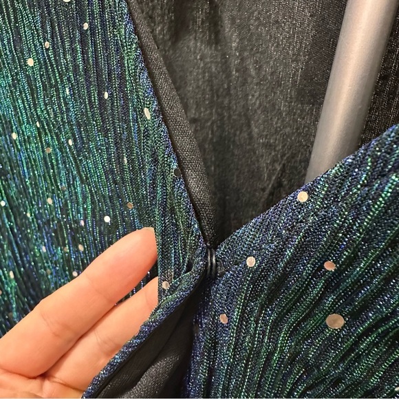 BloomChic V-Neck Waist Pleat Blouse Lantern Sleeves Sparkly Peplum Top - Picture 6 of 7